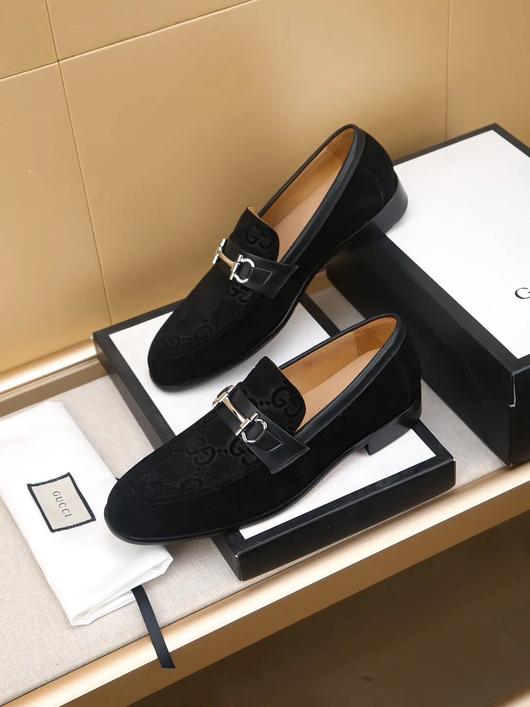Men's men's shoes 💰460 🆘【GUCCI】Gucci ·🐂里· Hot-selling beanie shoes, top brand luxury, top quality, latest fashion beanie shoes.. The upper is made of original high mercerized smooth cow suede. (Full top layer water-dyed 🐂 leather and lining). The original stylish and stylish soft rubber wear-resistant and non-slip outsole is light and comfortable on the foot, available in 2 colors! Matching code: 39-44 (customized at 38.45.46.47)